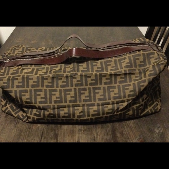 Vintage Fendi duffle bag - Picture 2 of 5
